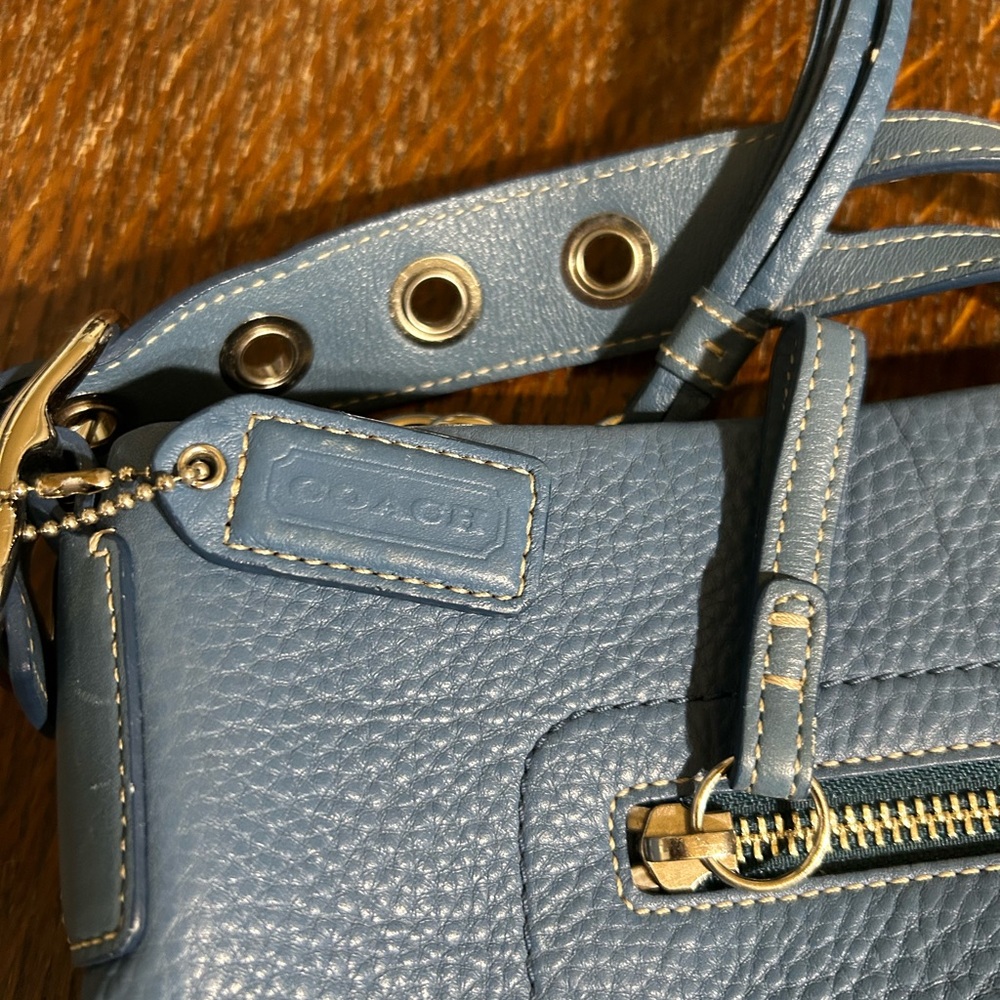 Coach EXCELLENT Cornflower Blue Pebble Leather Shoulder Bag - Picture 3 of 10